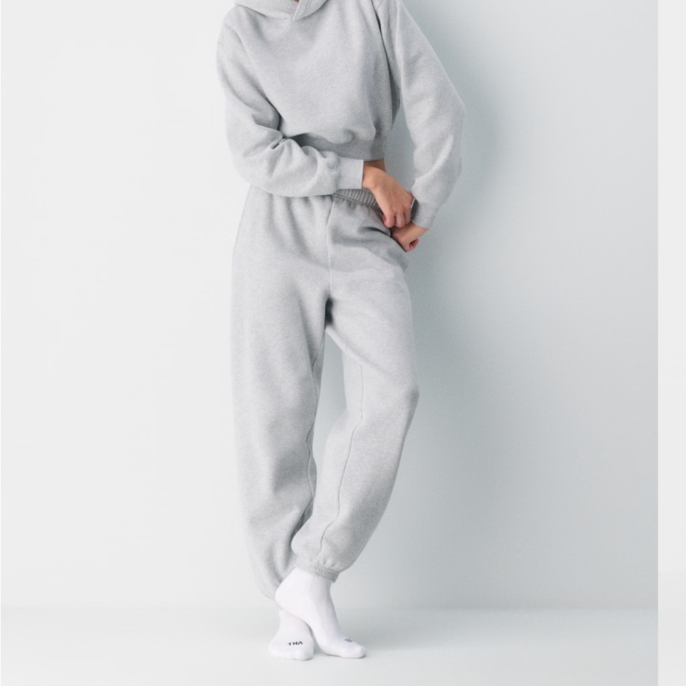 Aritzia sweatfleece cozy sweatpants mega in heather cloud white - Picture 3 of 11